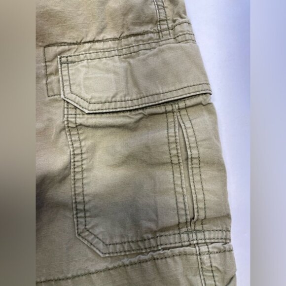 Eddie Bauer Men’s Cargo Shorts, Size 36, Faded Khaki Green - Picture 3 of 5